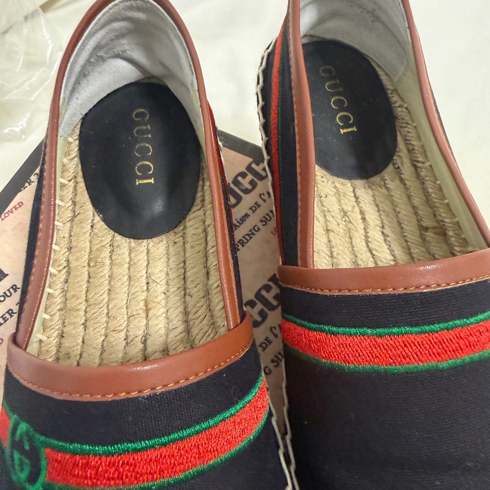 Gucci Black and Brown Loafers with Green and Red Accents - Picture 3 of 7